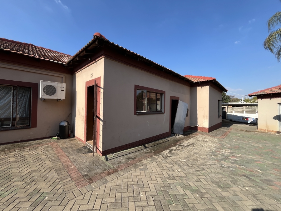 3 Bedroom Property for Sale in Geelhoutpark North West